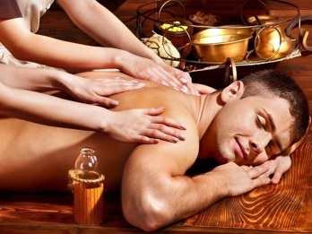 Olejová masáž celého těla (čtyři ruce)