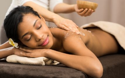 Full Body Scrub (includes Head Massage)